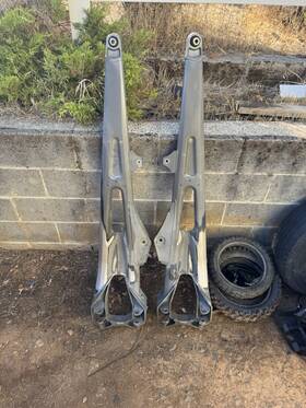 Polaris 1544421-067 Pro R Rear Trailing Arms Used Oem Part