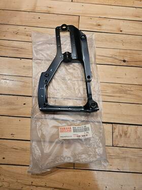 8a5-47413-00 Yamaha Nos Vintage Sliding Frame Ex 340 440