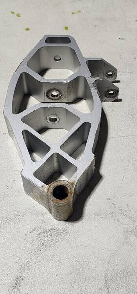 8hk-23501-00-00 Yamaha Nytro Xtx Spindle Knuckle Left